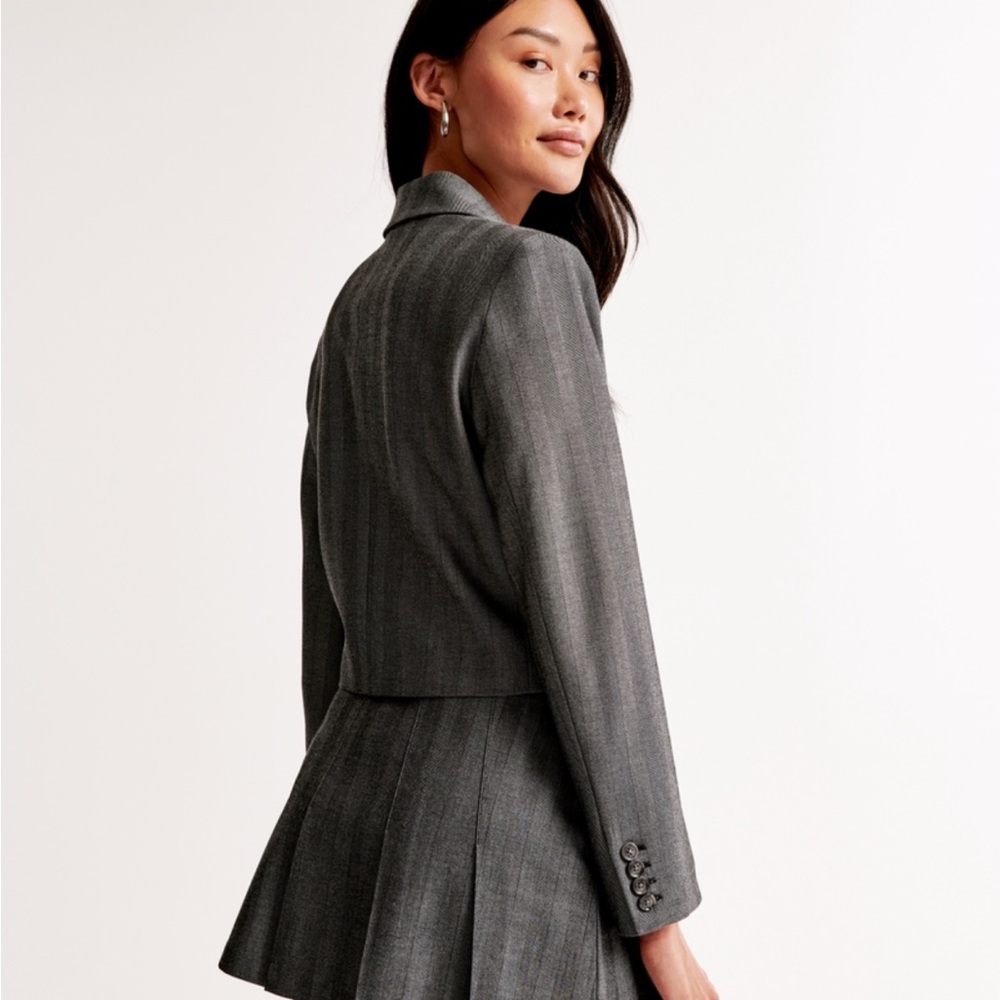 NWT Abercrombie Gray Cropped Blazer - Picture 4 of 6